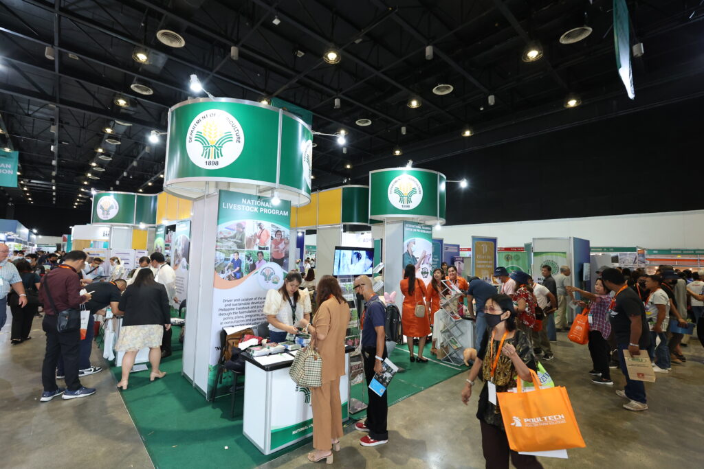 AT2_9427.JPG_Exhibit-booths